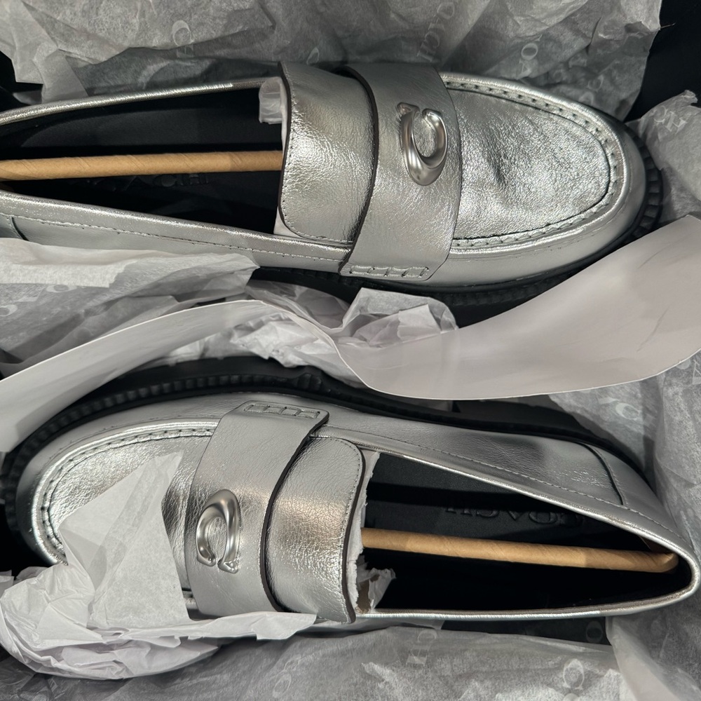 Coach Leah Silver Loafers - Size 8 Womens - Picture 4 of 7